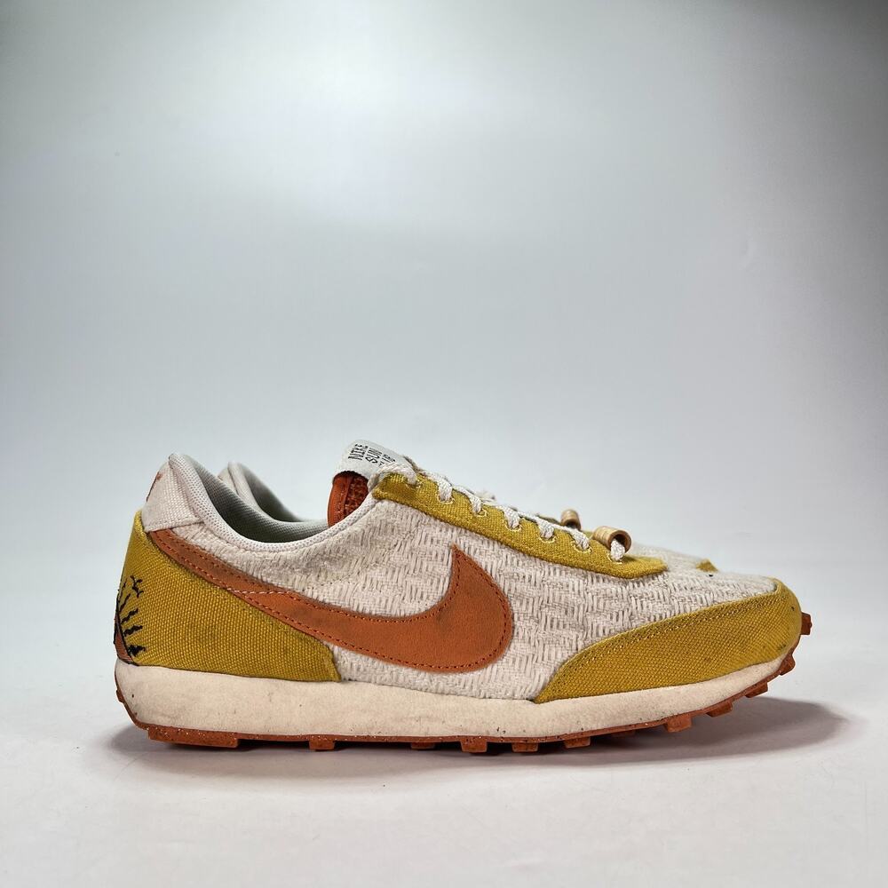 Nike Daybreak SE Sun Club White Sand Gold Casual Sneakers DM7605-101 Womens Sz 7